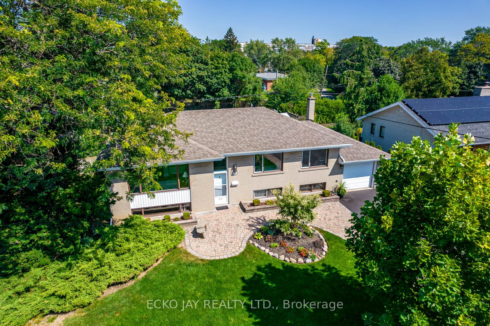 29 Treadgold Cres