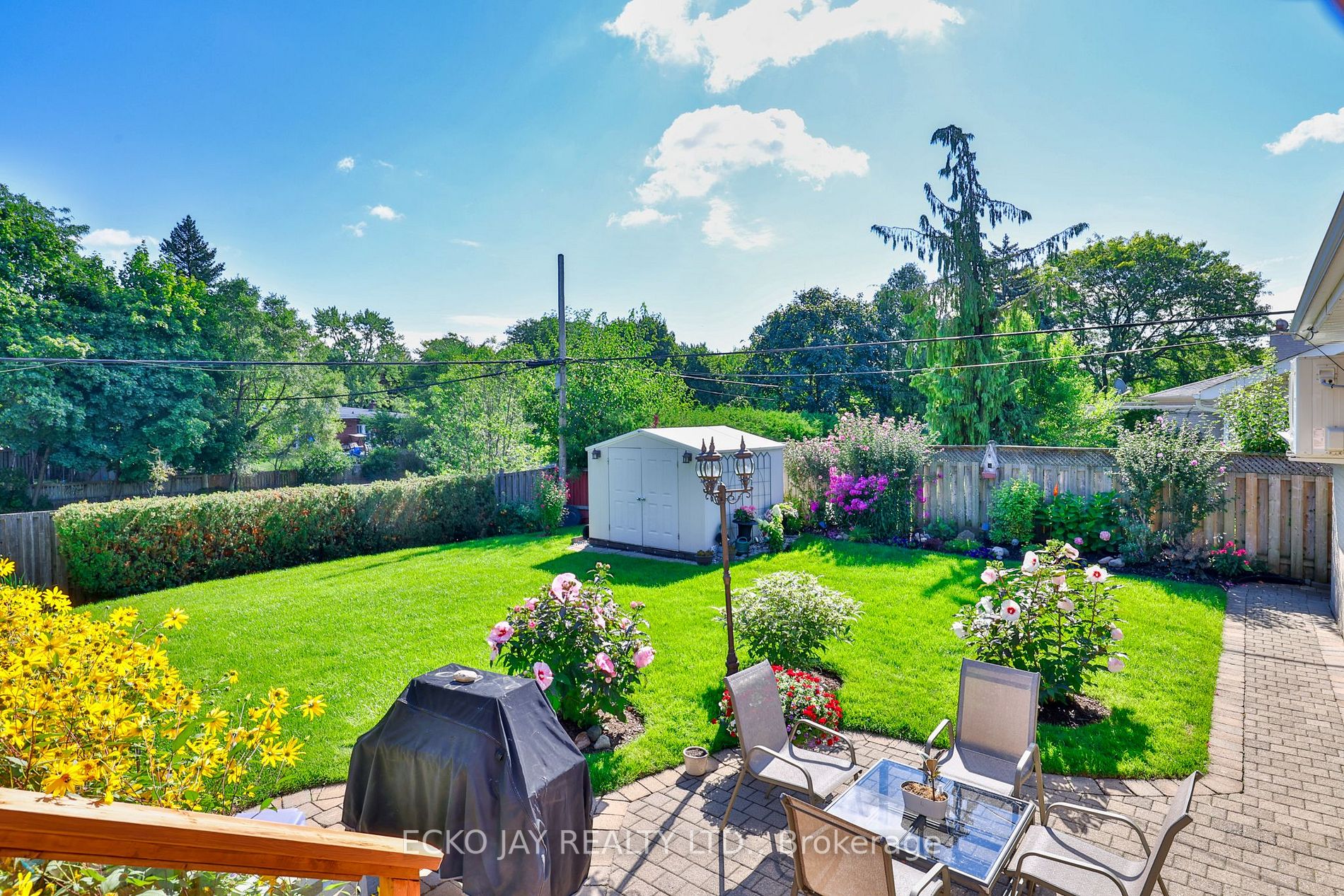 29 Treadgold Cres
