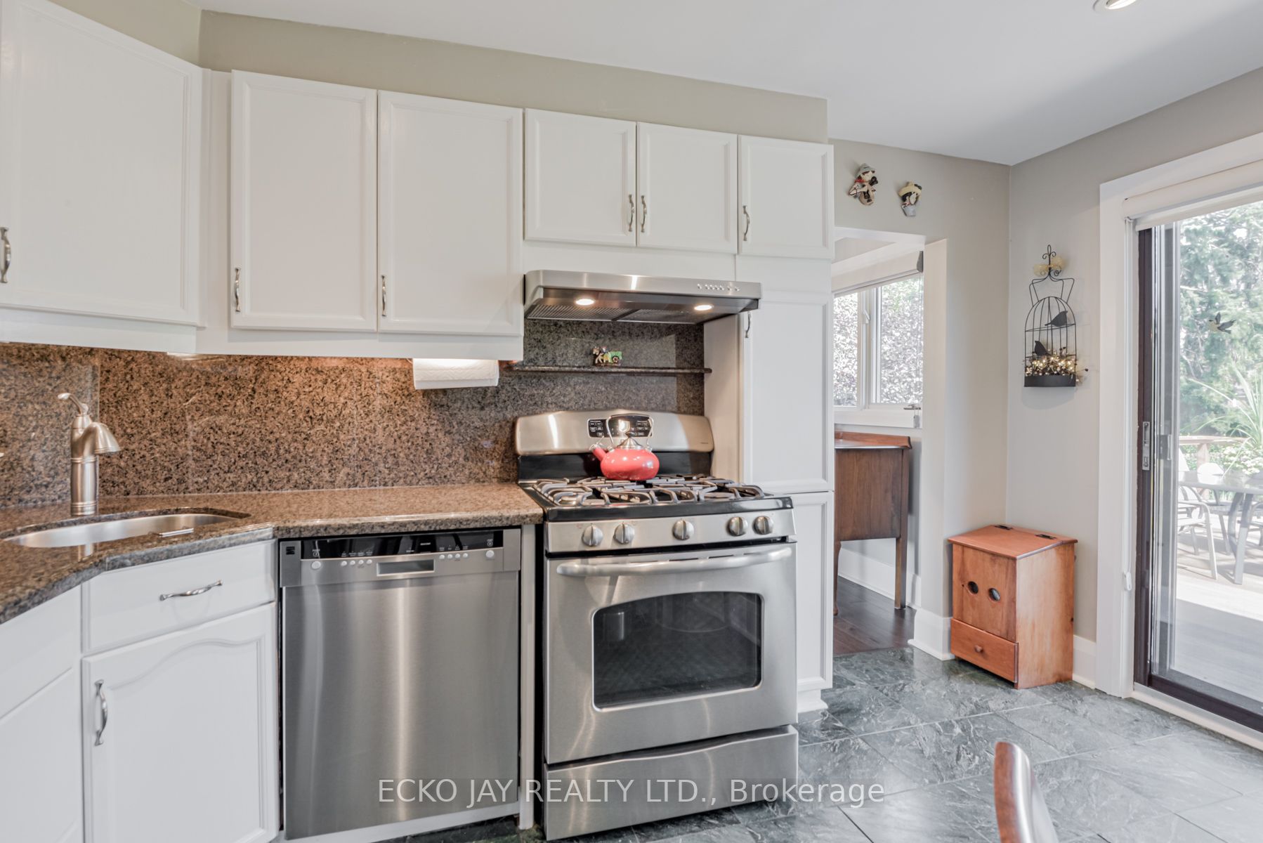 29 Treadgold Cres