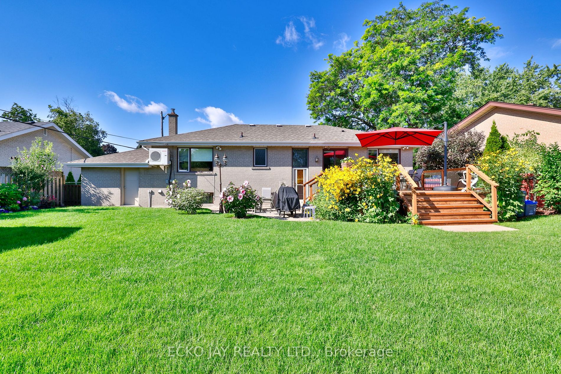 29 Treadgold Cres