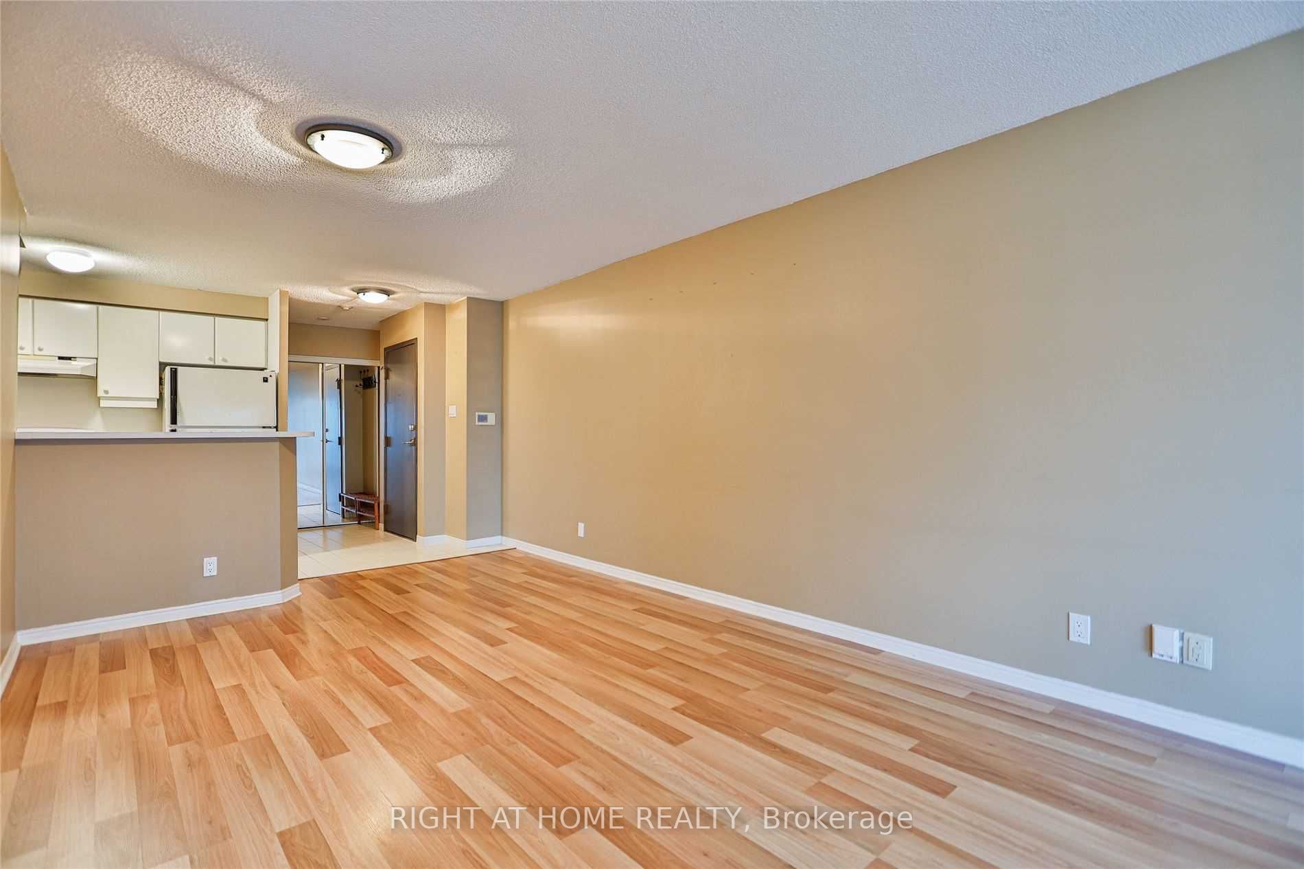 10 Yonge St, #1706