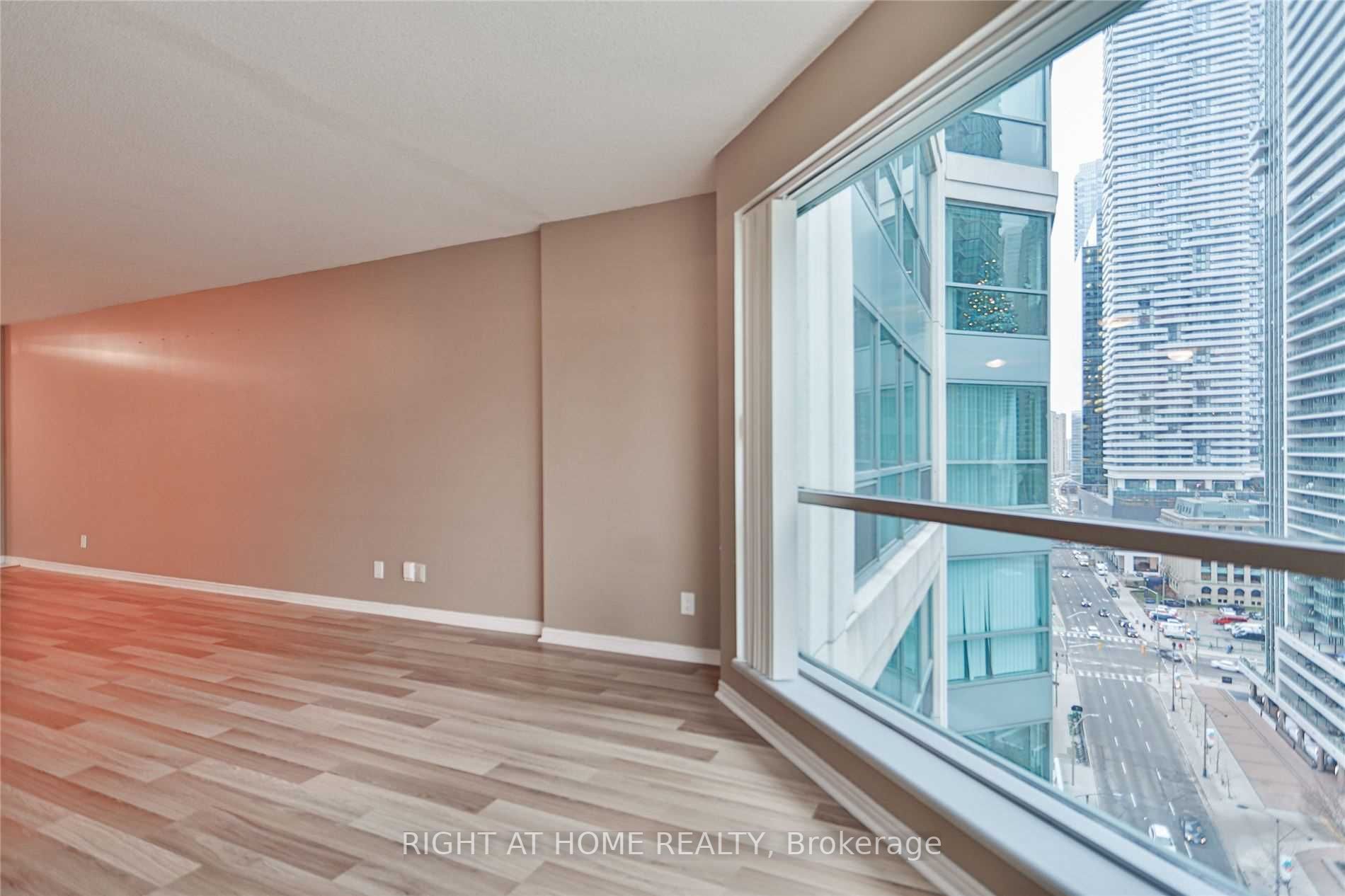 10 Yonge St, #1706