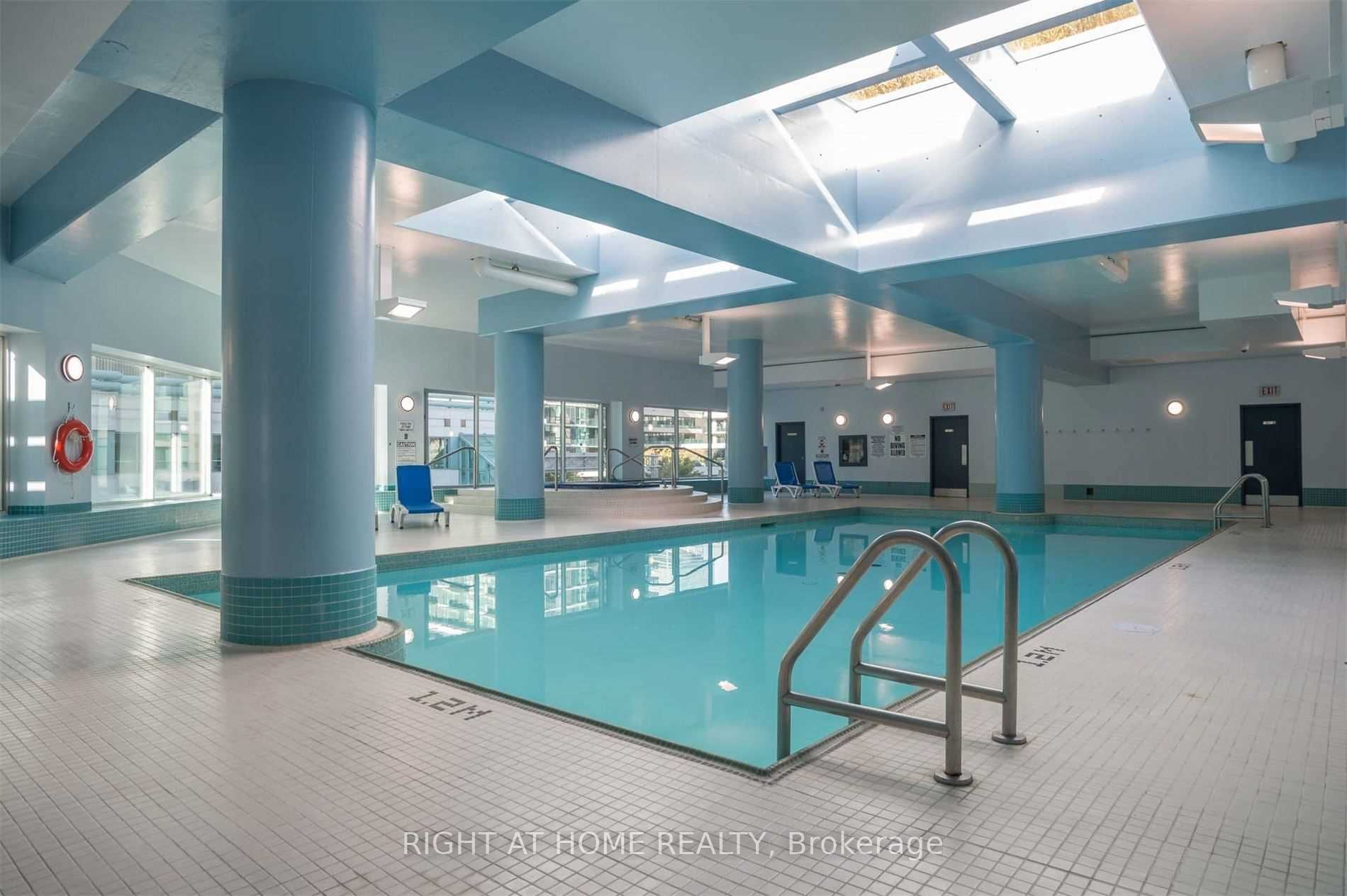 10 Yonge St, #1706