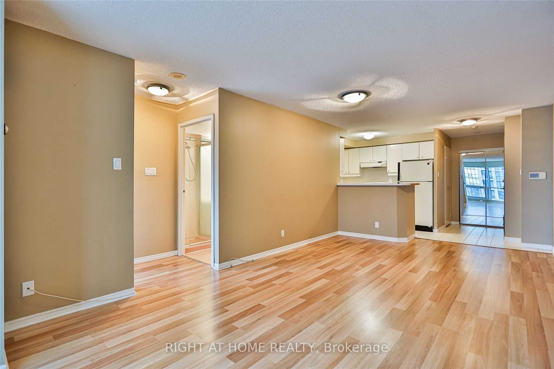 10 Yonge St, #1706