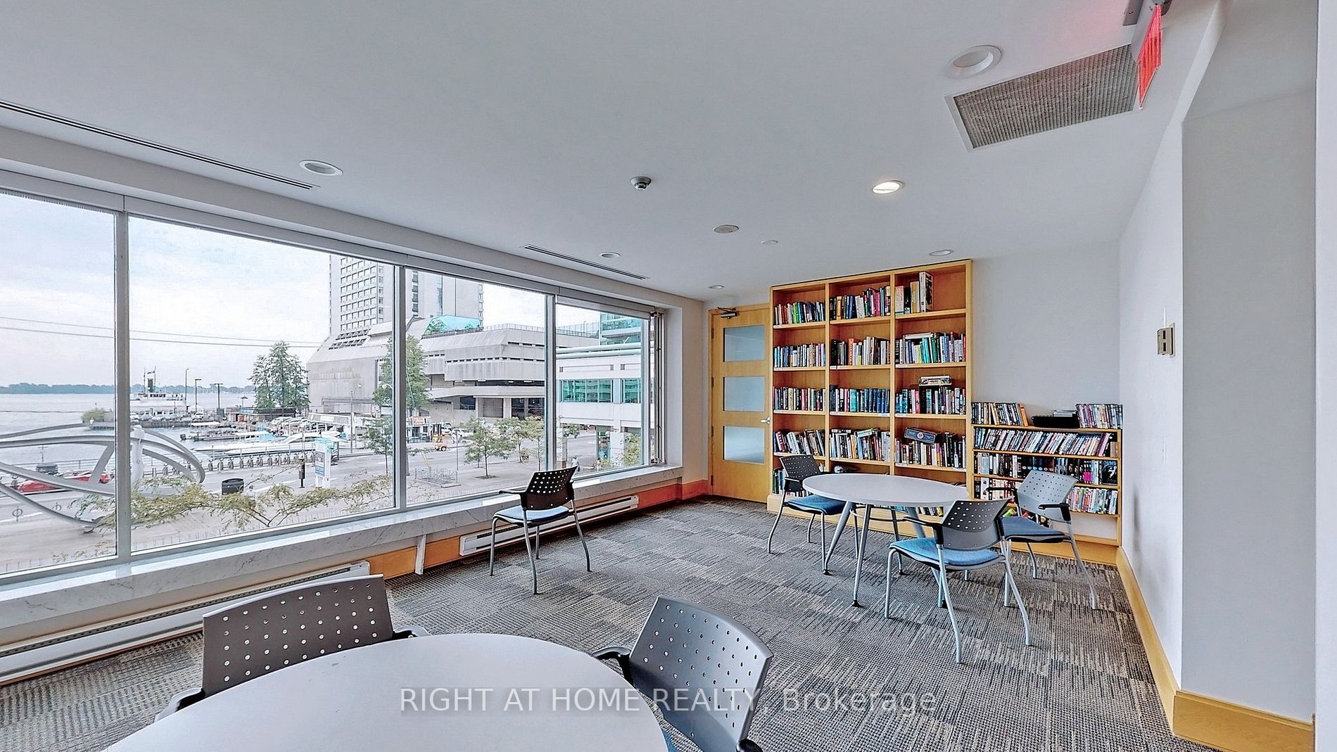 10 Yonge St, #1706