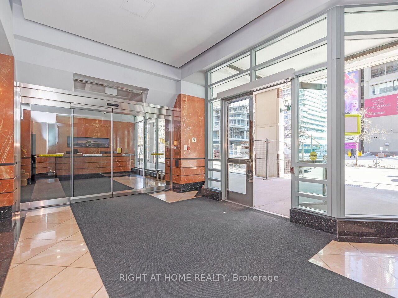 10 Yonge St, #1706