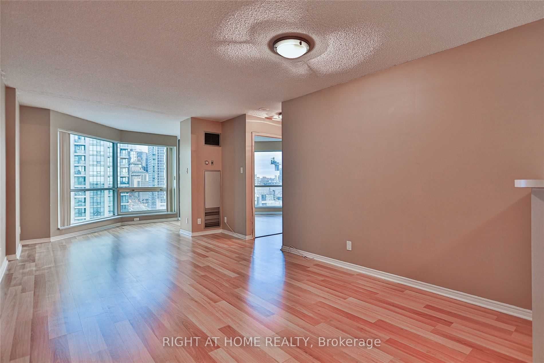 10 Yonge St, #1706