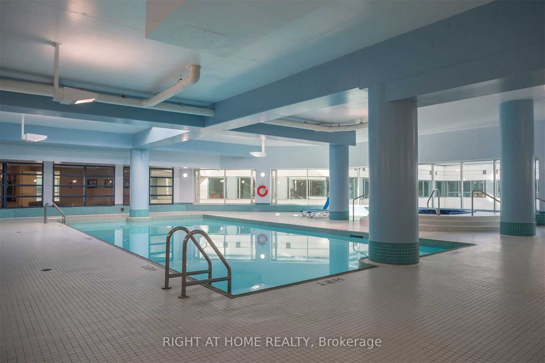 10 Yonge St, #1706