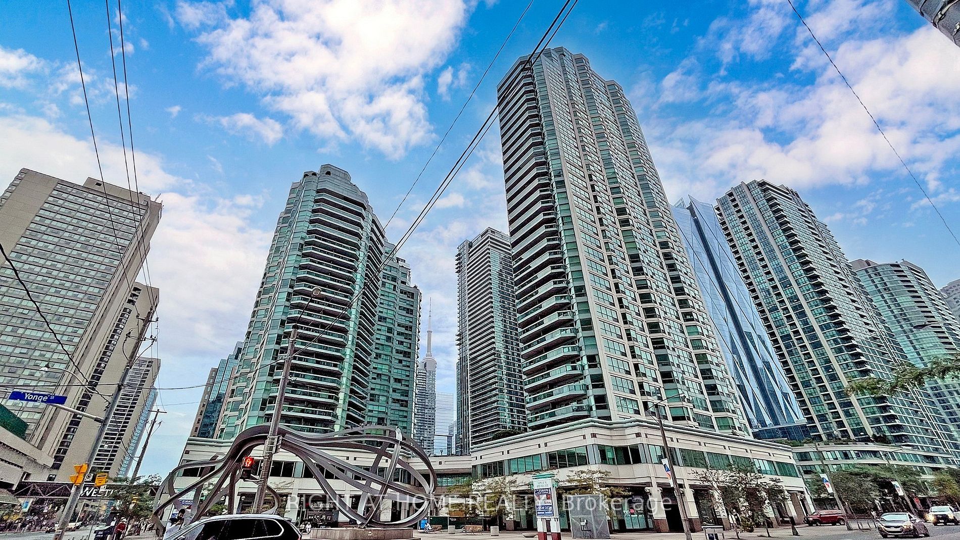 10 Yonge St, #1706