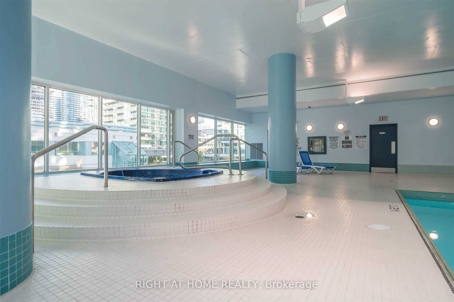 10 Yonge St, #1706