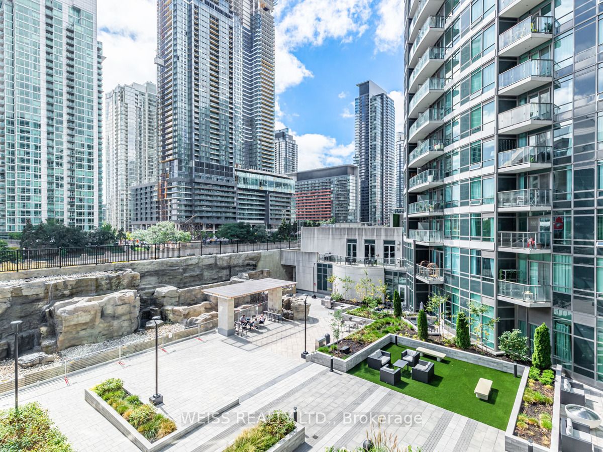 361 Front St W, #325