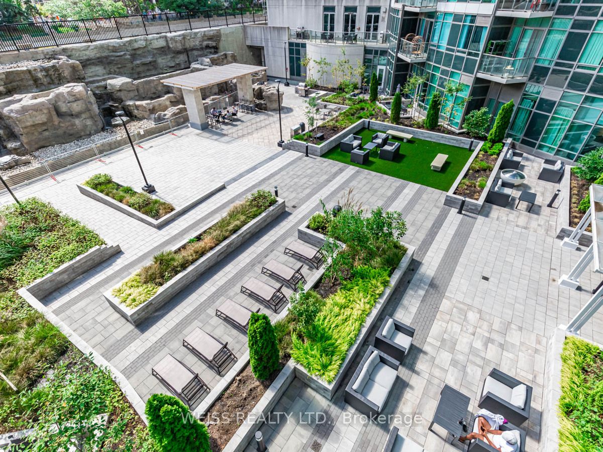 361 Front St W, #325