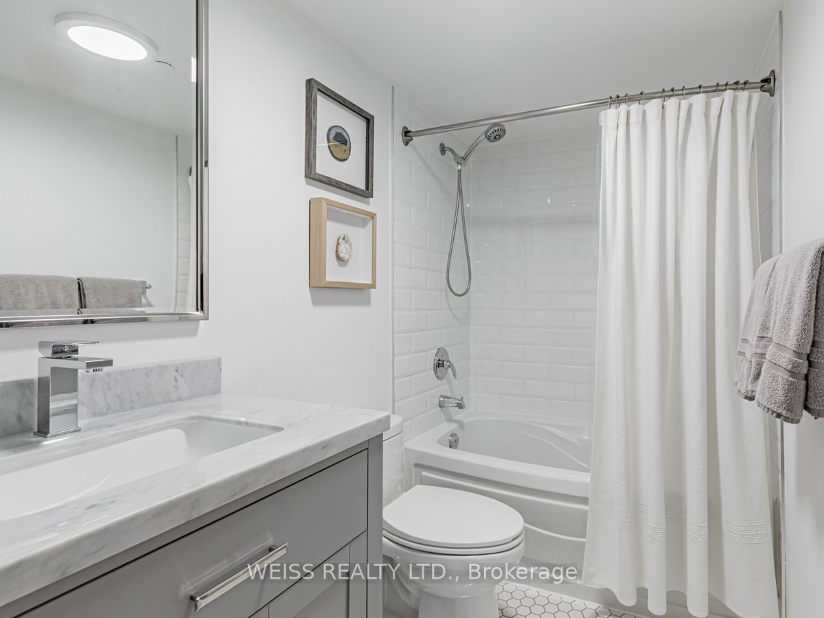 361 Front St W, #325