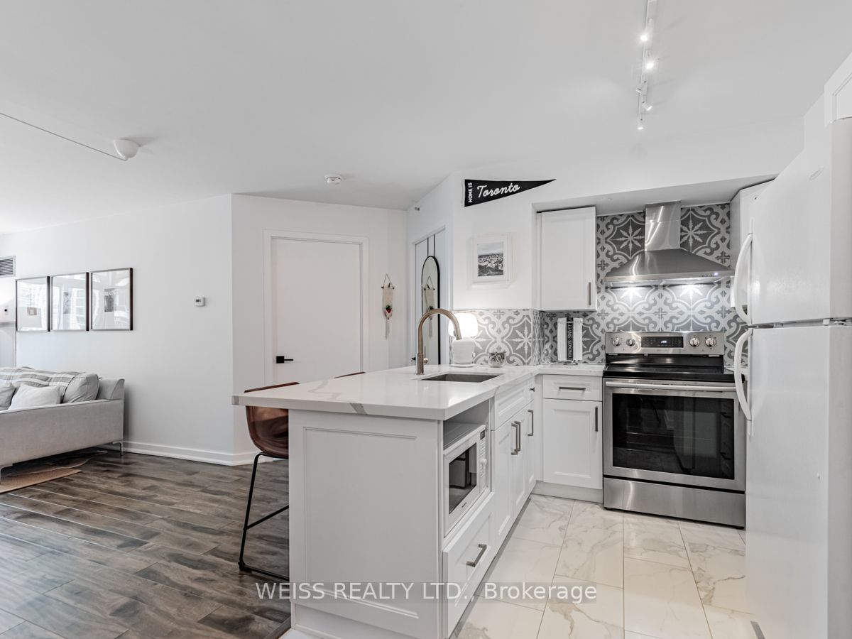 361 Front St W, #325