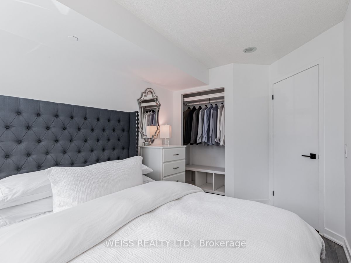 361 Front St W, #325