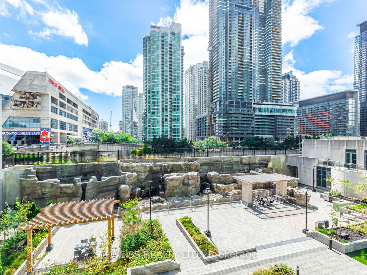 361 Front St W, #325