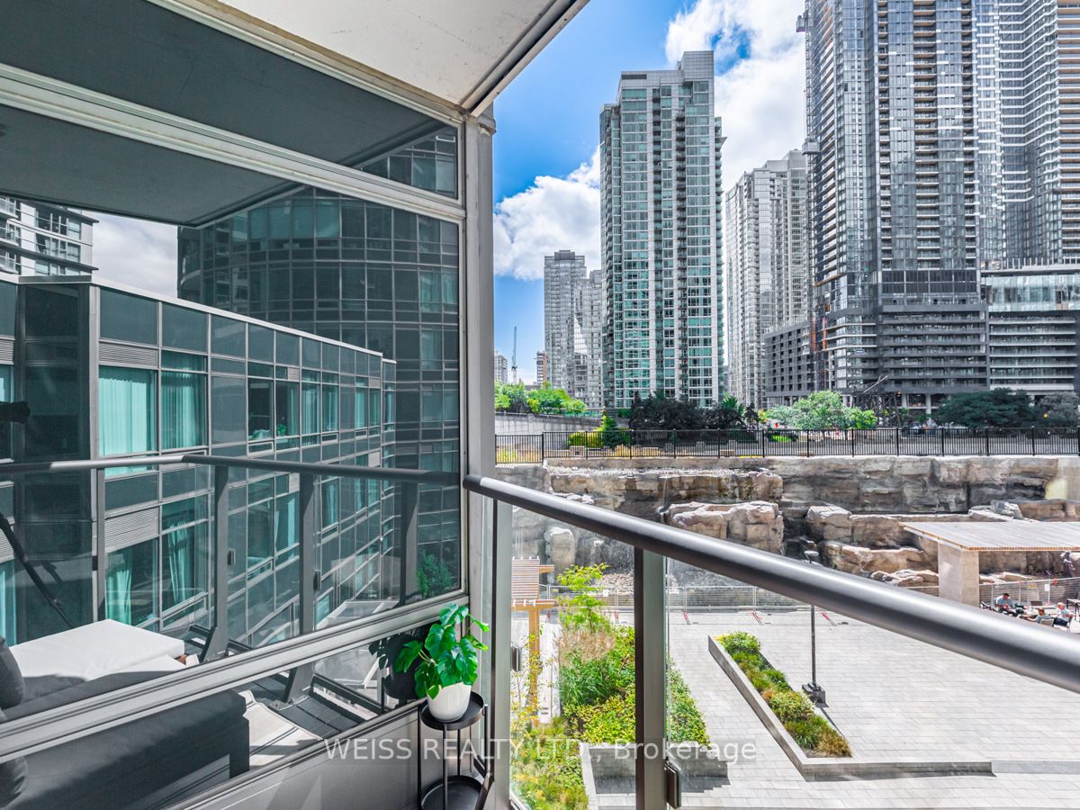 361 Front St W, #325
