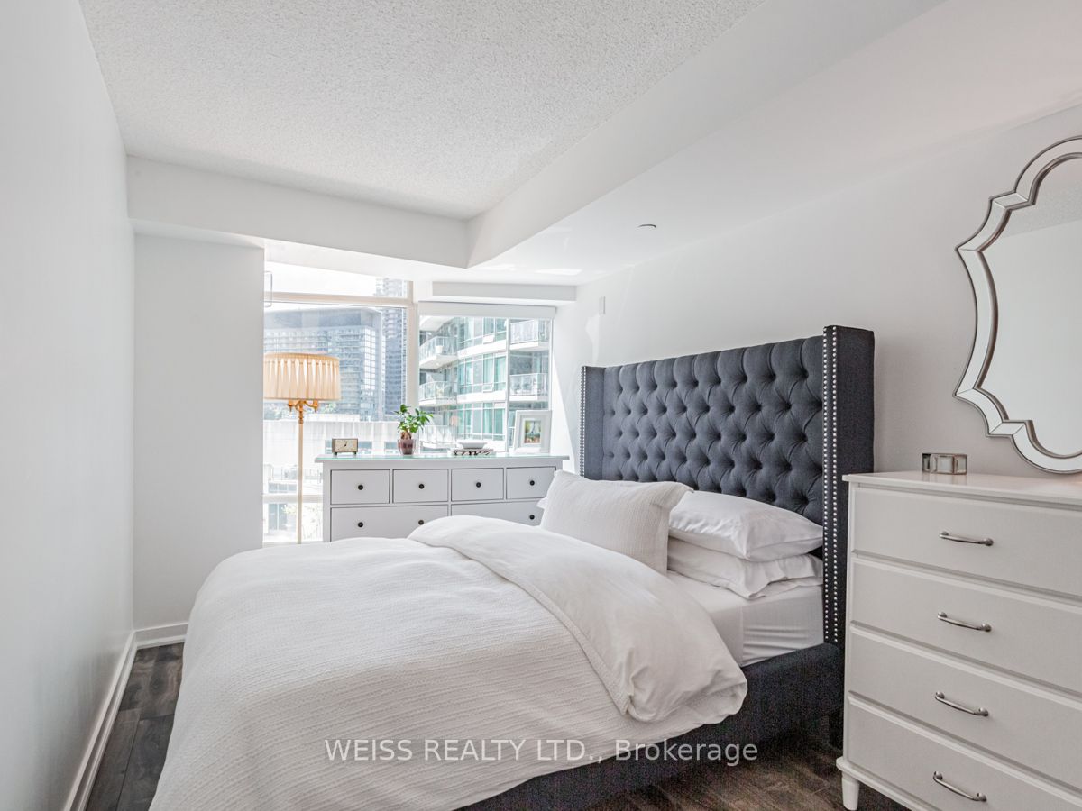 361 Front St W, #325