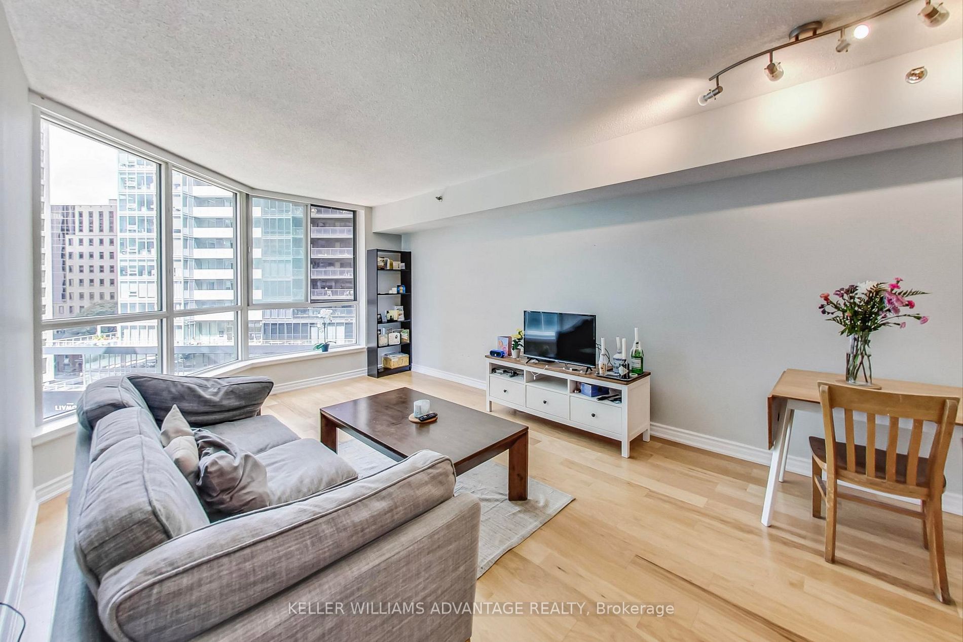 38 Elm St, #800