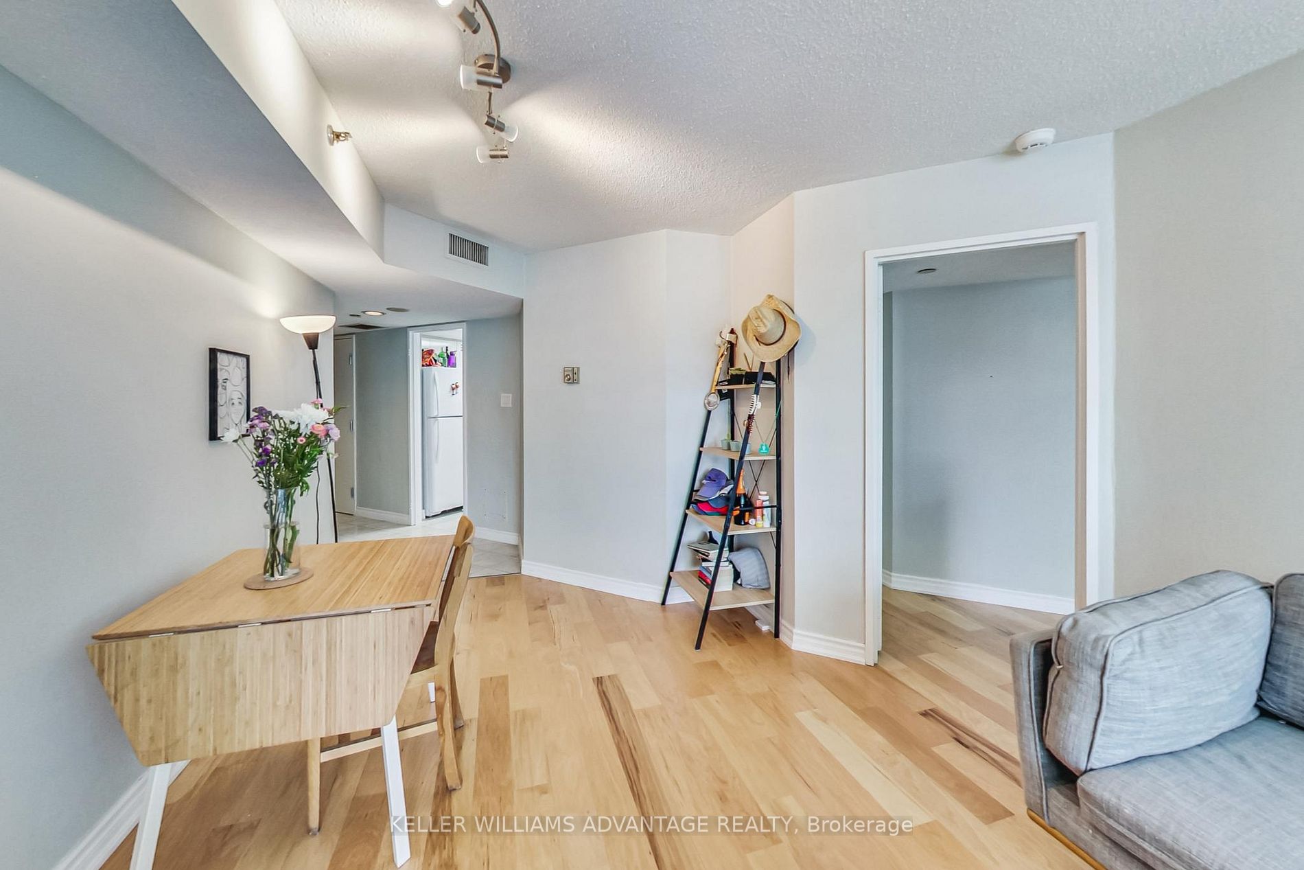 38 Elm St, #800