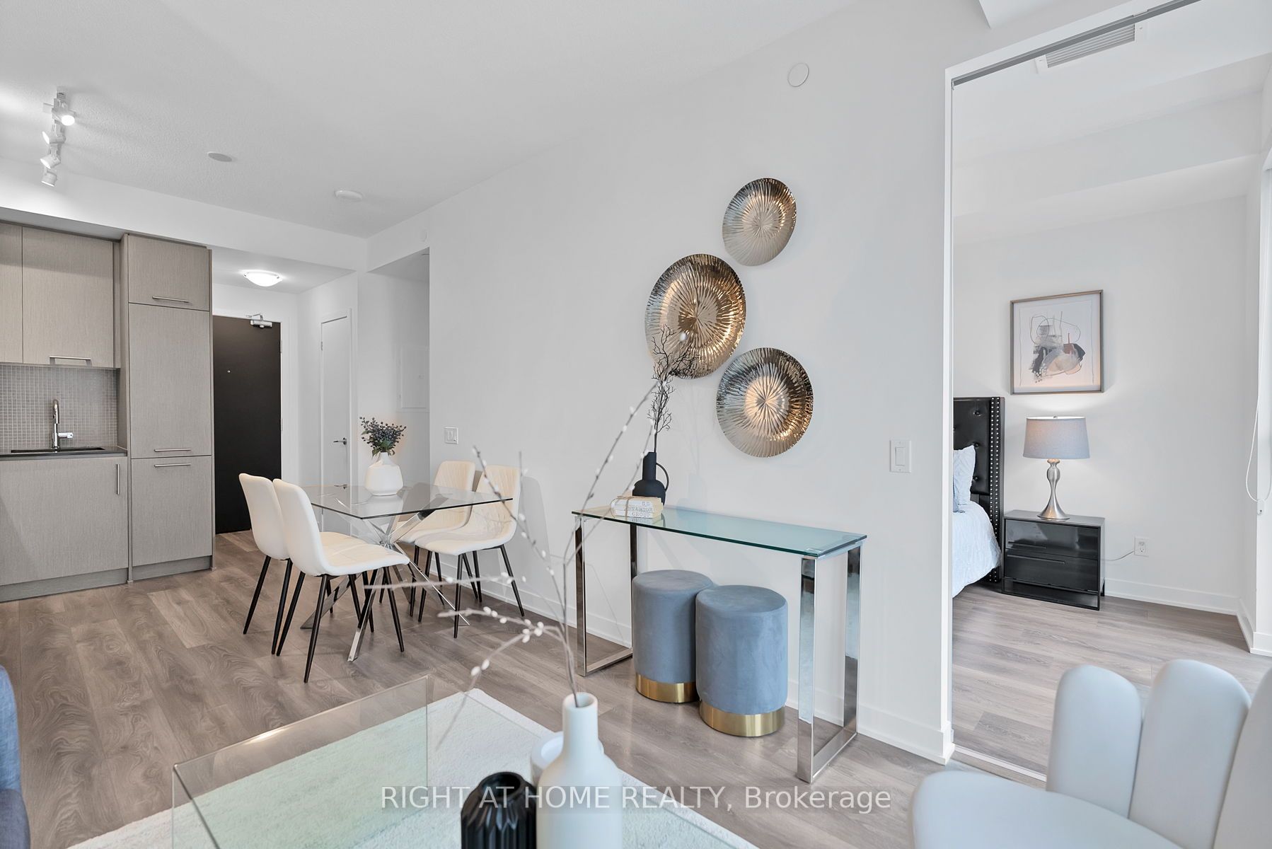 87 Peter St, #2816