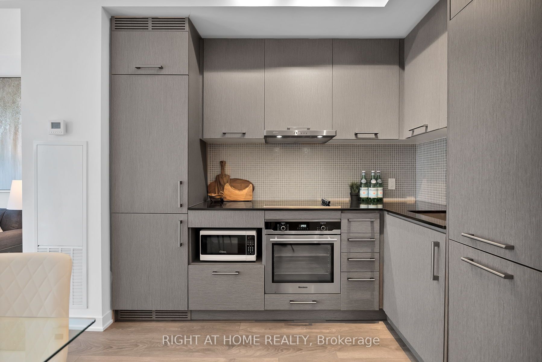 87 Peter St, #2816