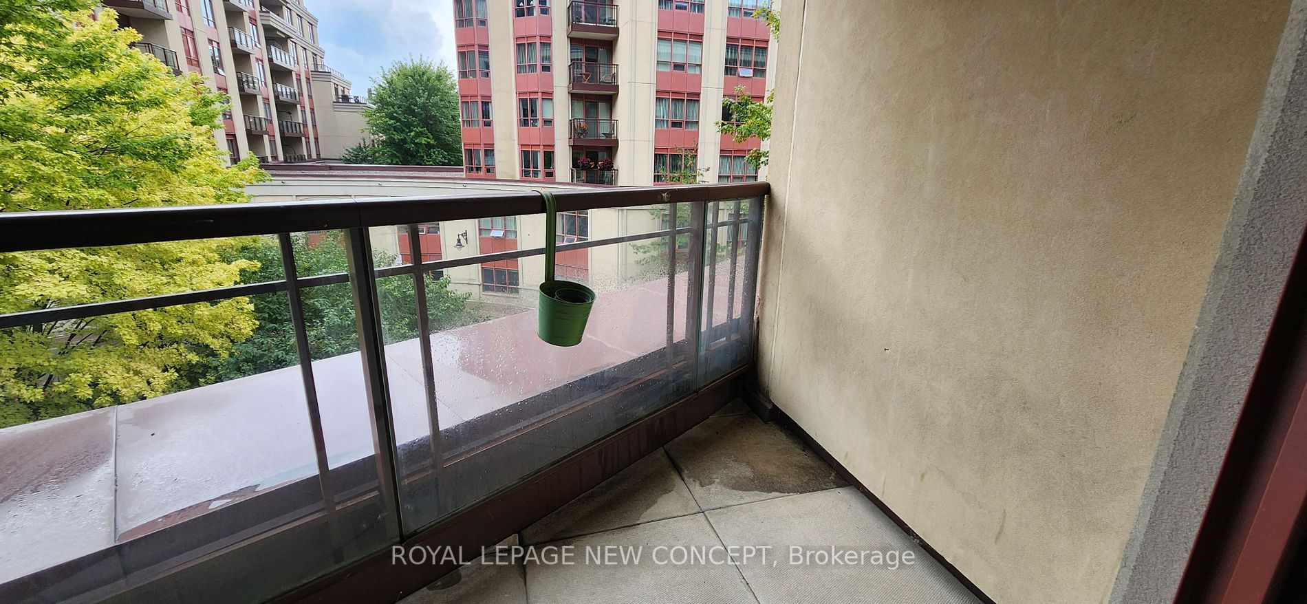 27 Rean Dr, #330