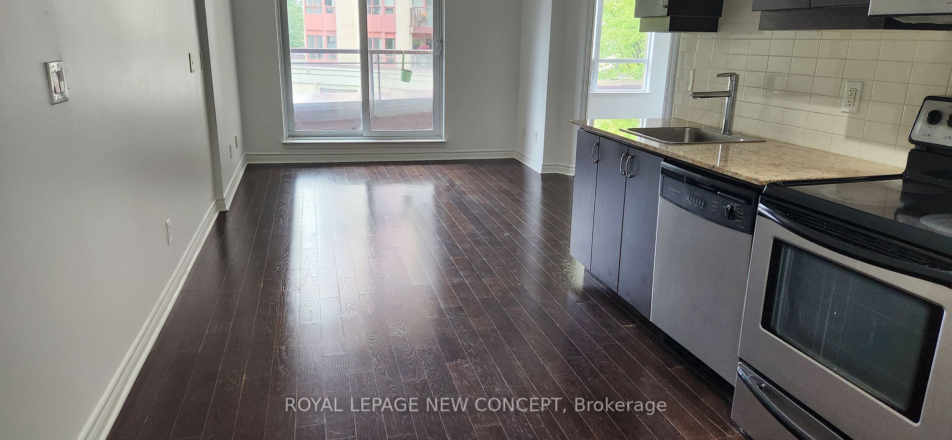 27 Rean Dr, #330
