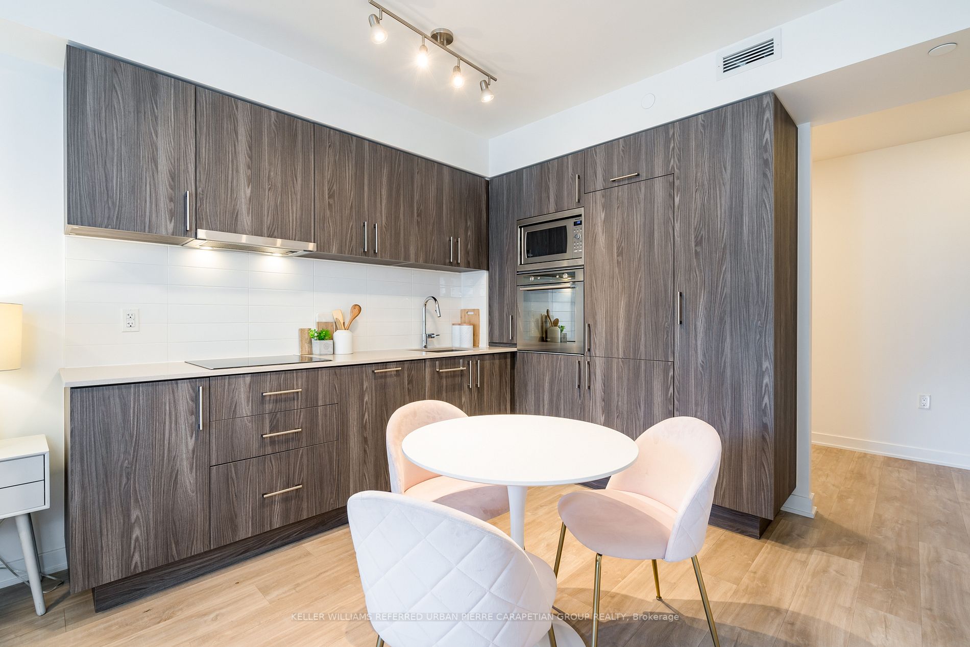 27 Bathurst St, #602