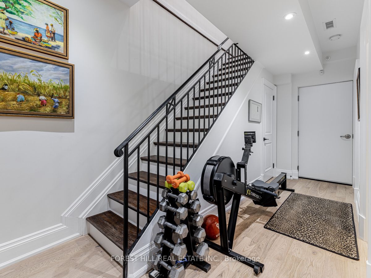 317 Lonsdale Rd, #1B