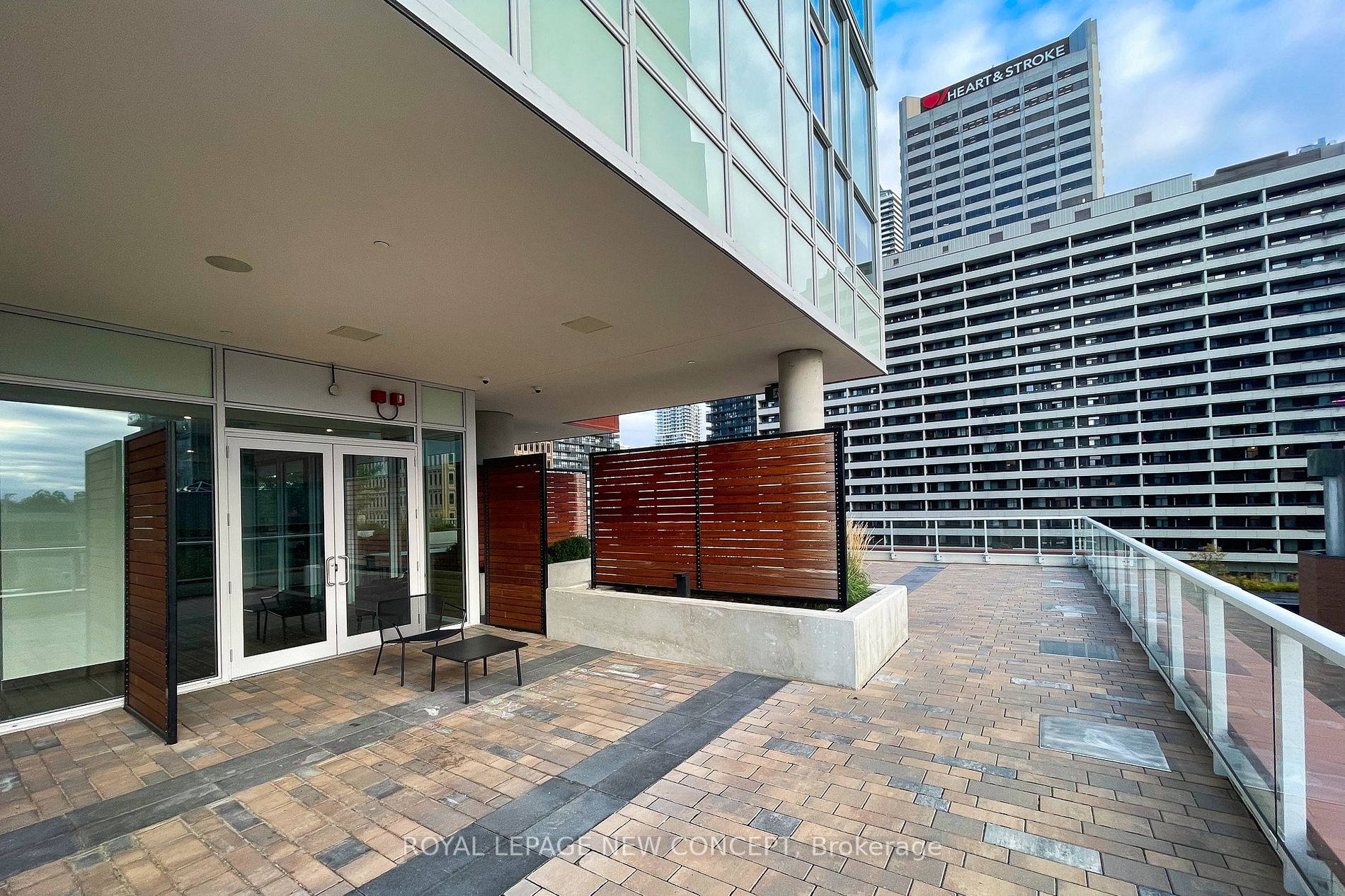 33 Helendale Ave, #915