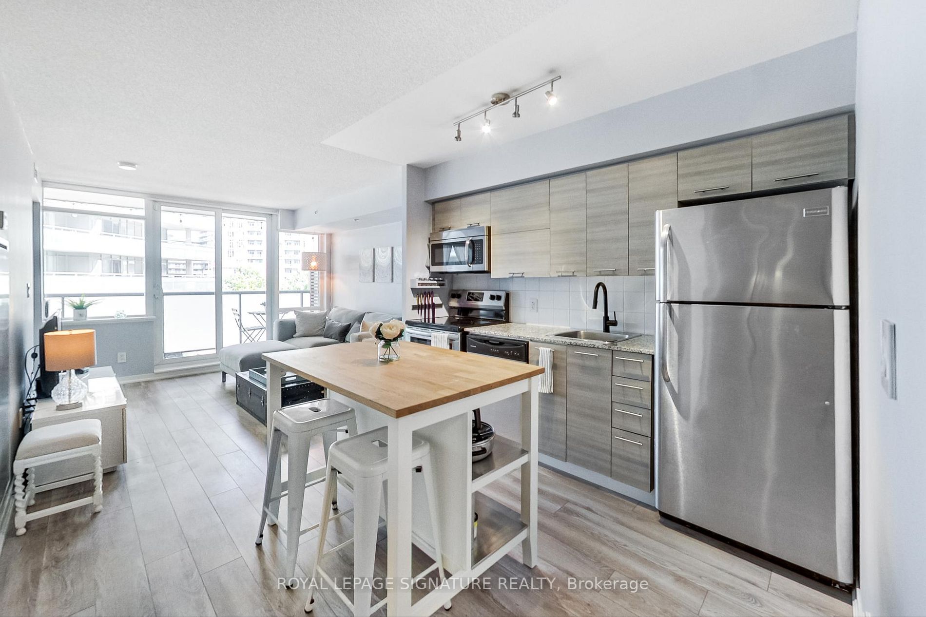 20 Joe Shuster Way, #420