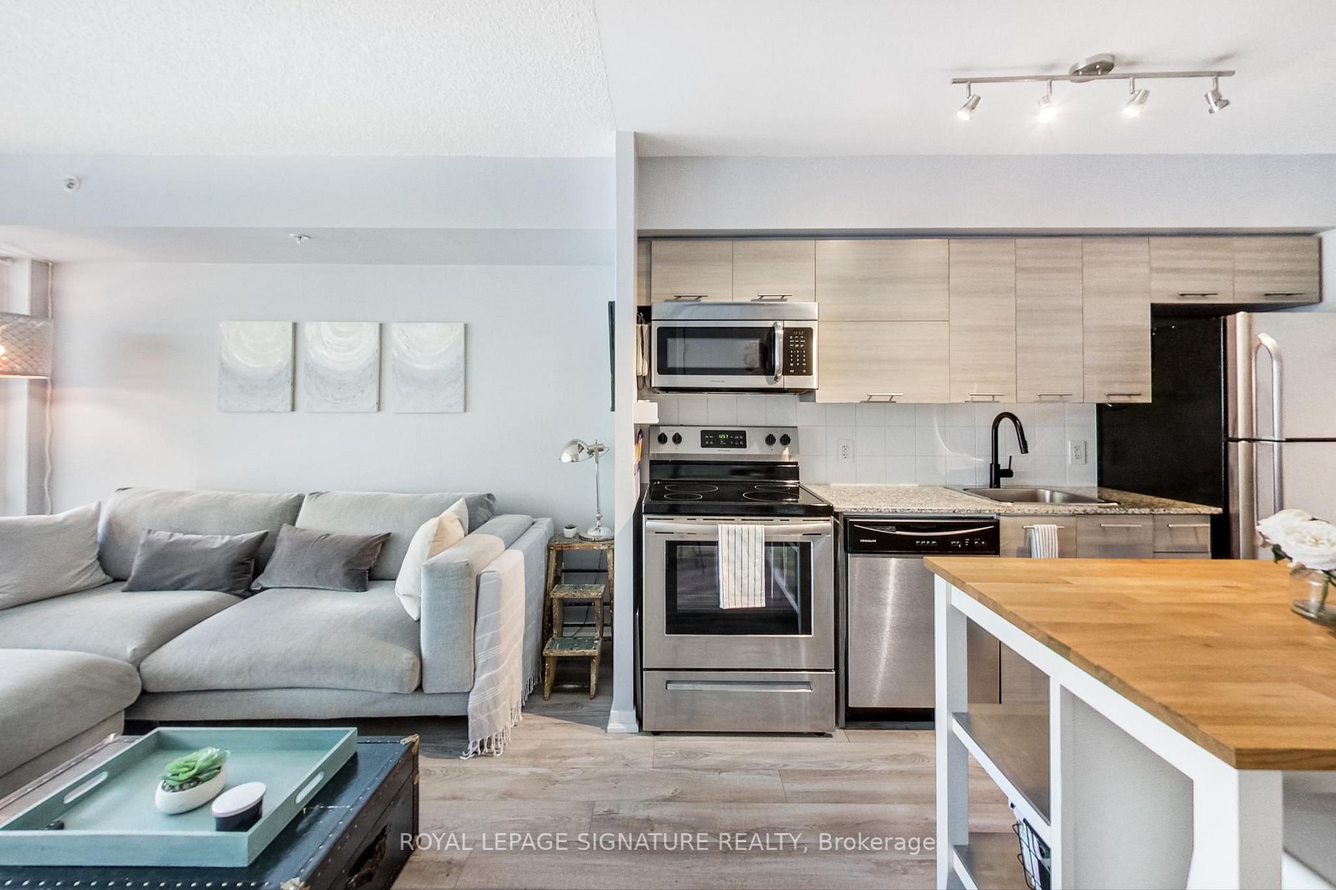 20 Joe Shuster Way, #420