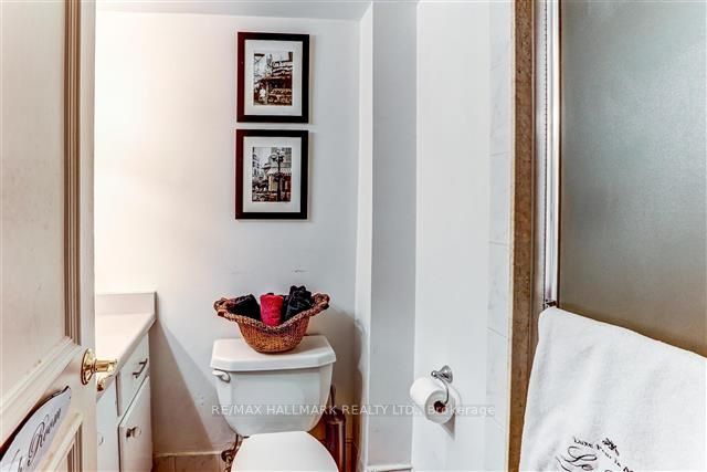 22 Shallmar Blvd, #802