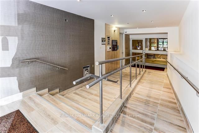 22 Shallmar Blvd, #802