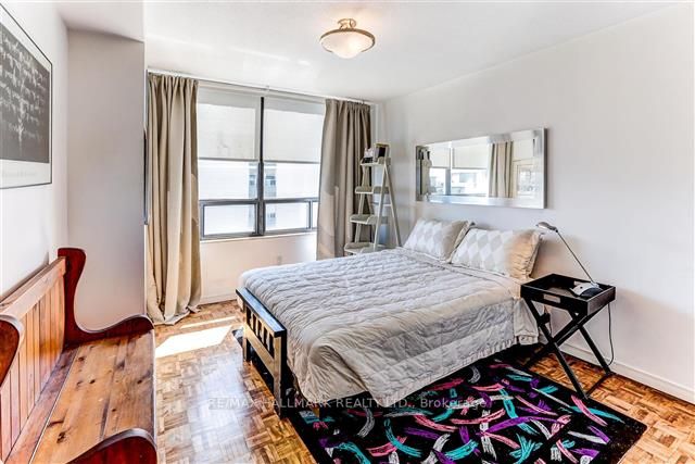22 Shallmar Blvd, #802