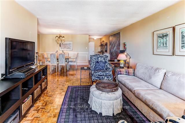 22 Shallmar Blvd, #802