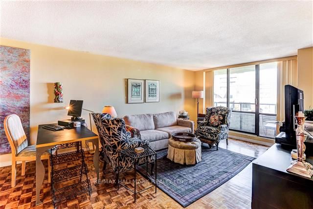 22 Shallmar Blvd, #802