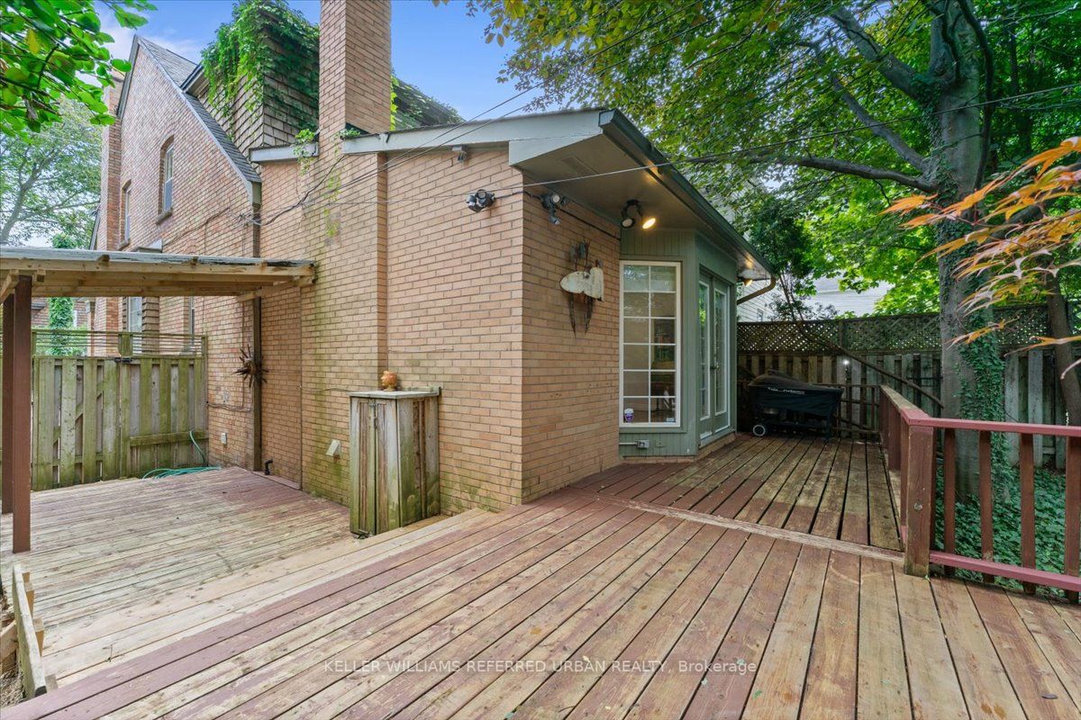12 Walmsley Blvd