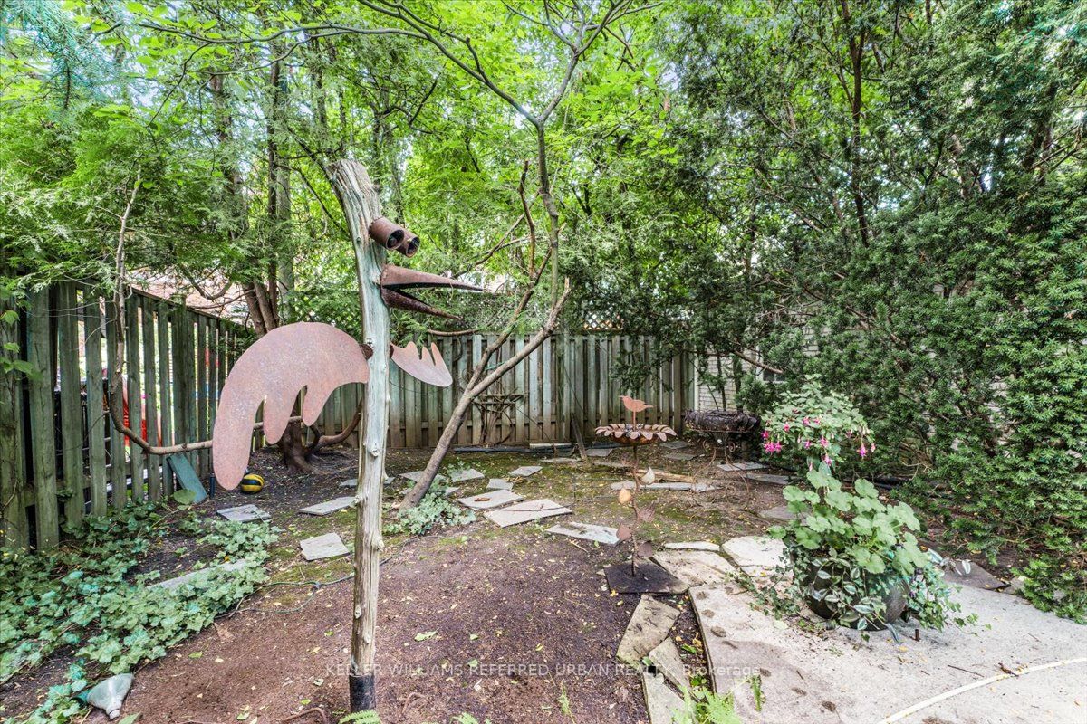 12 Walmsley Blvd