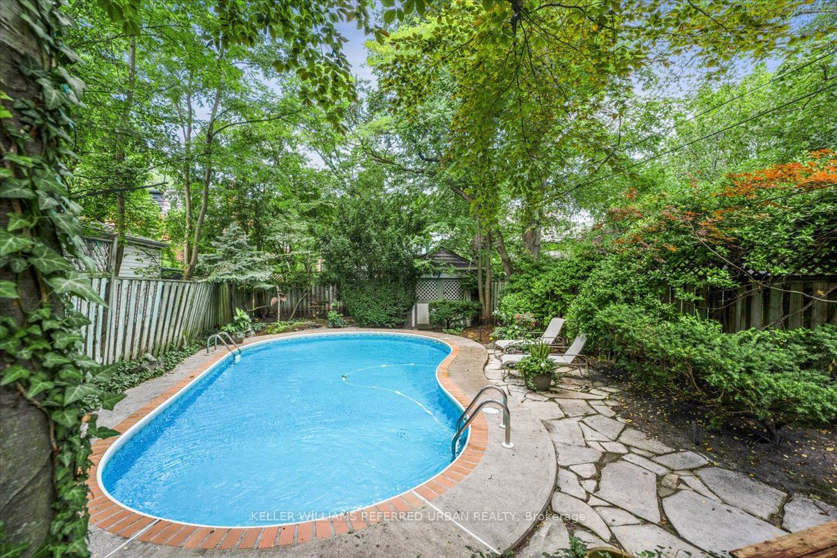 12 Walmsley Blvd
