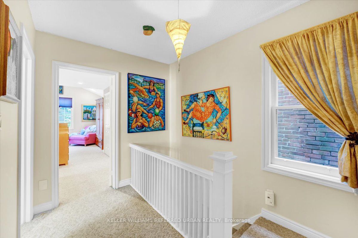 12 Walmsley Blvd
