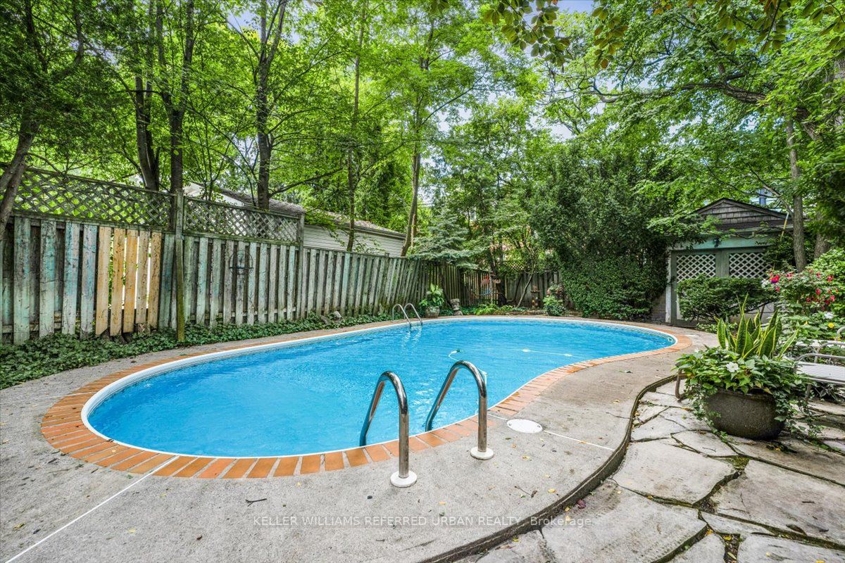12 Walmsley Blvd