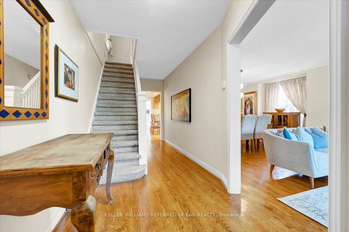 12 Walmsley Blvd