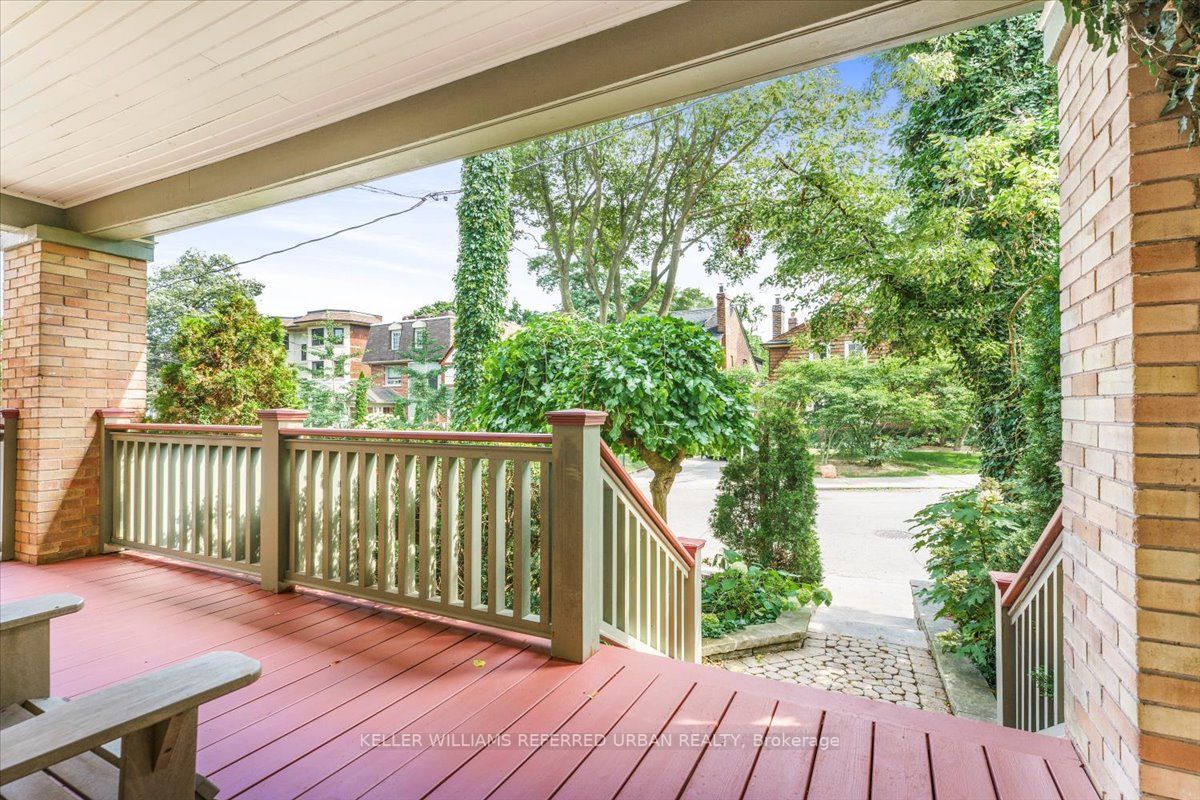 12 Walmsley Blvd