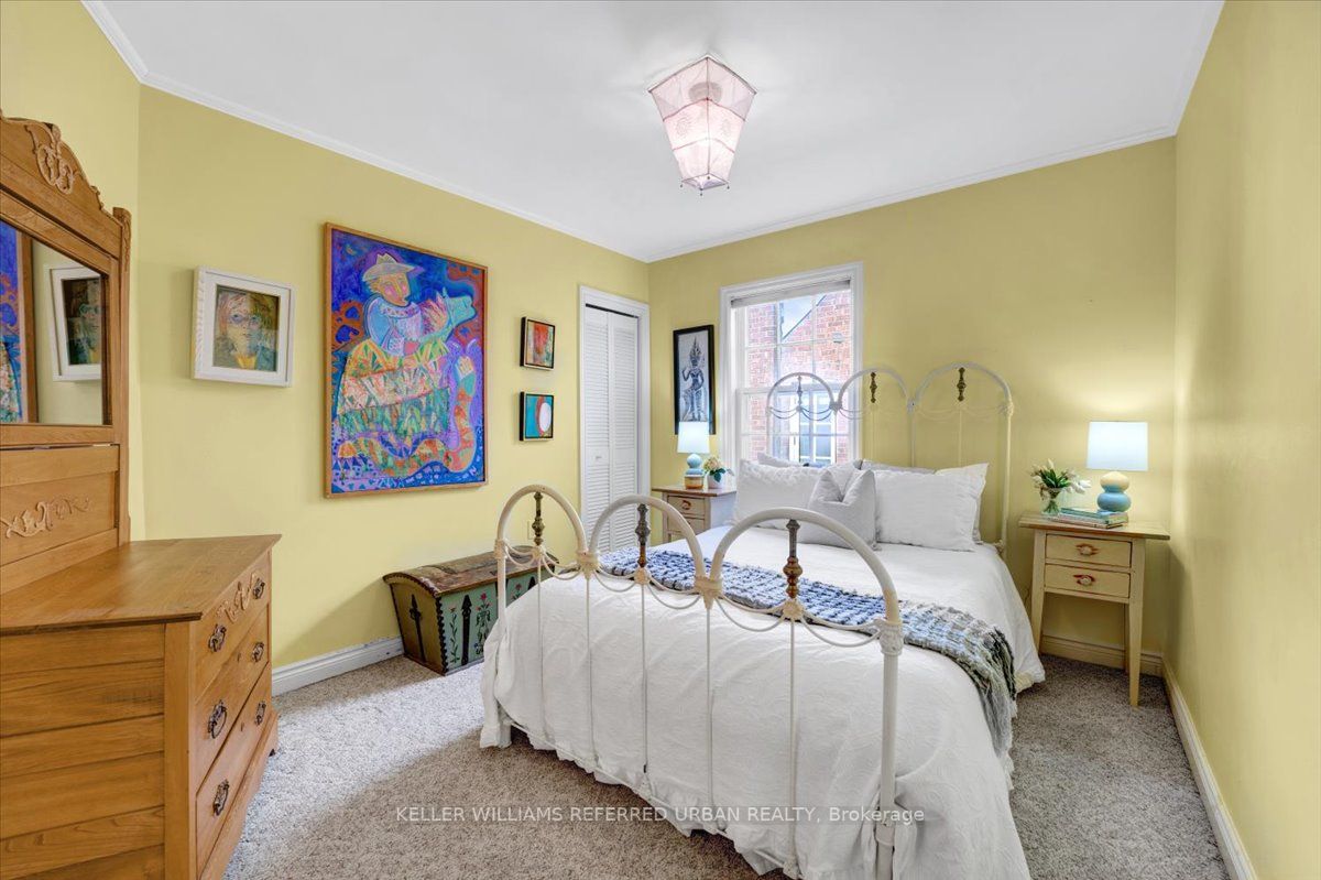 12 Walmsley Blvd