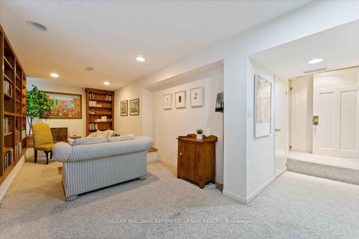 12 Walmsley Blvd