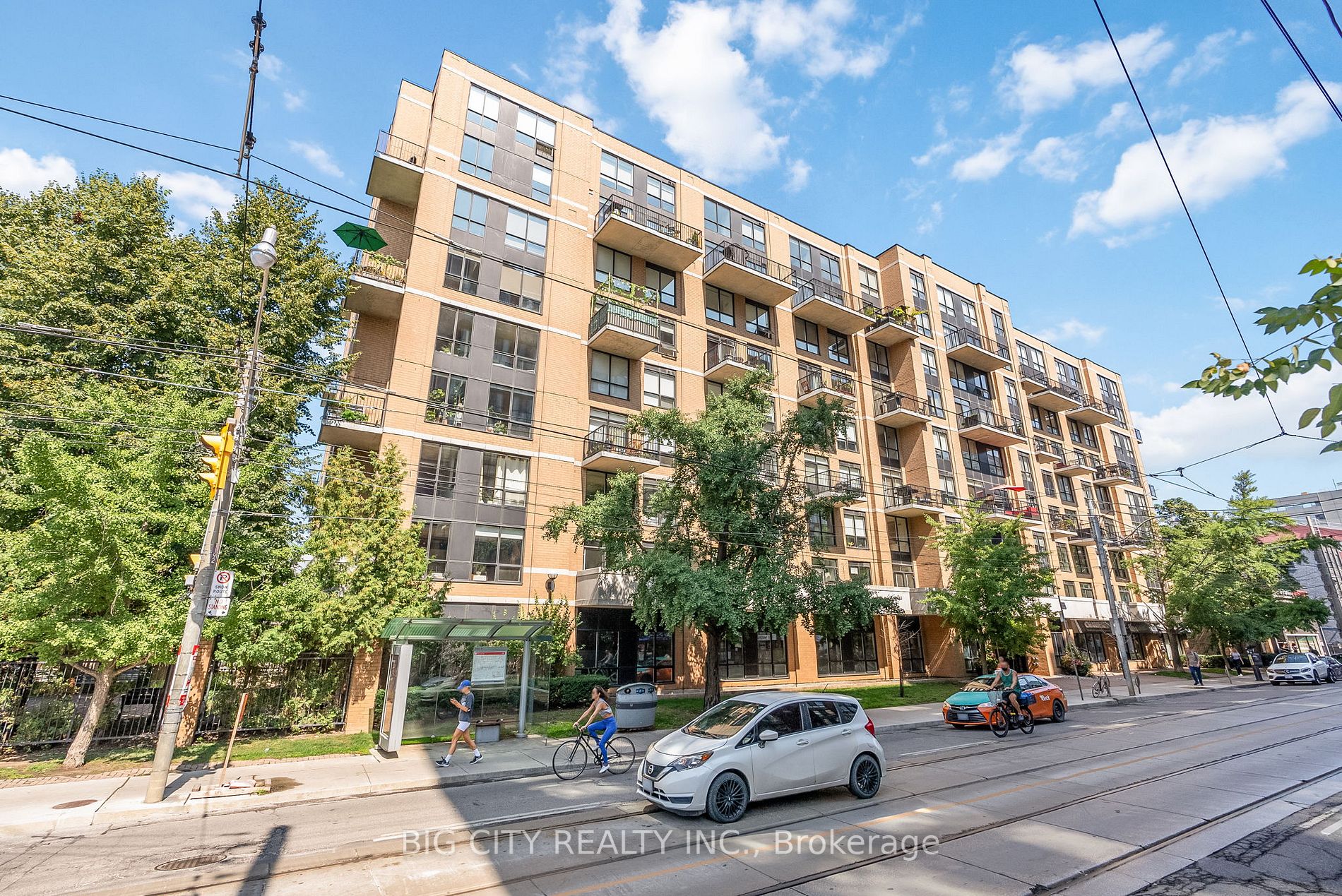 800 King St W, #202