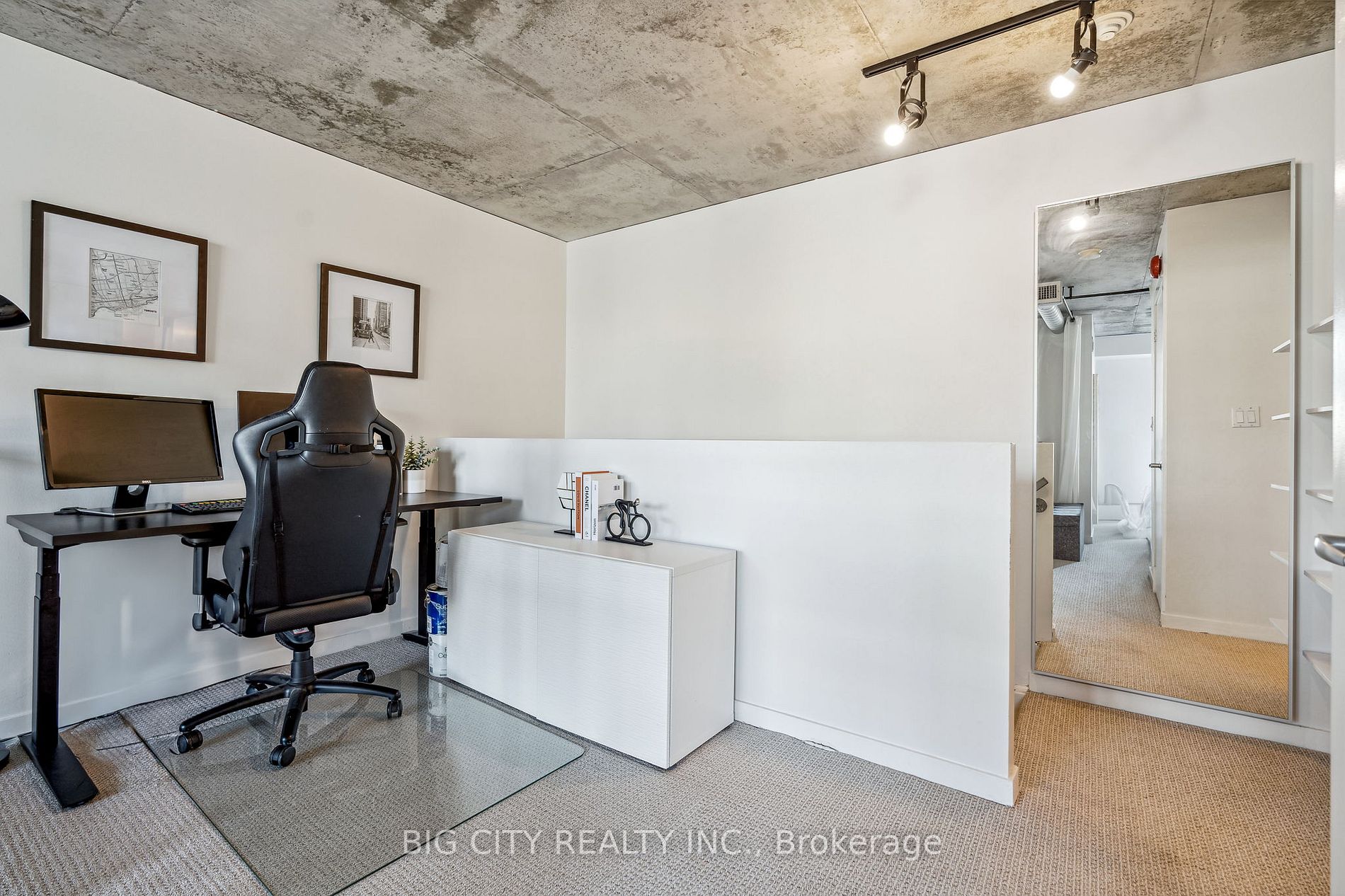 800 King St W, #202
