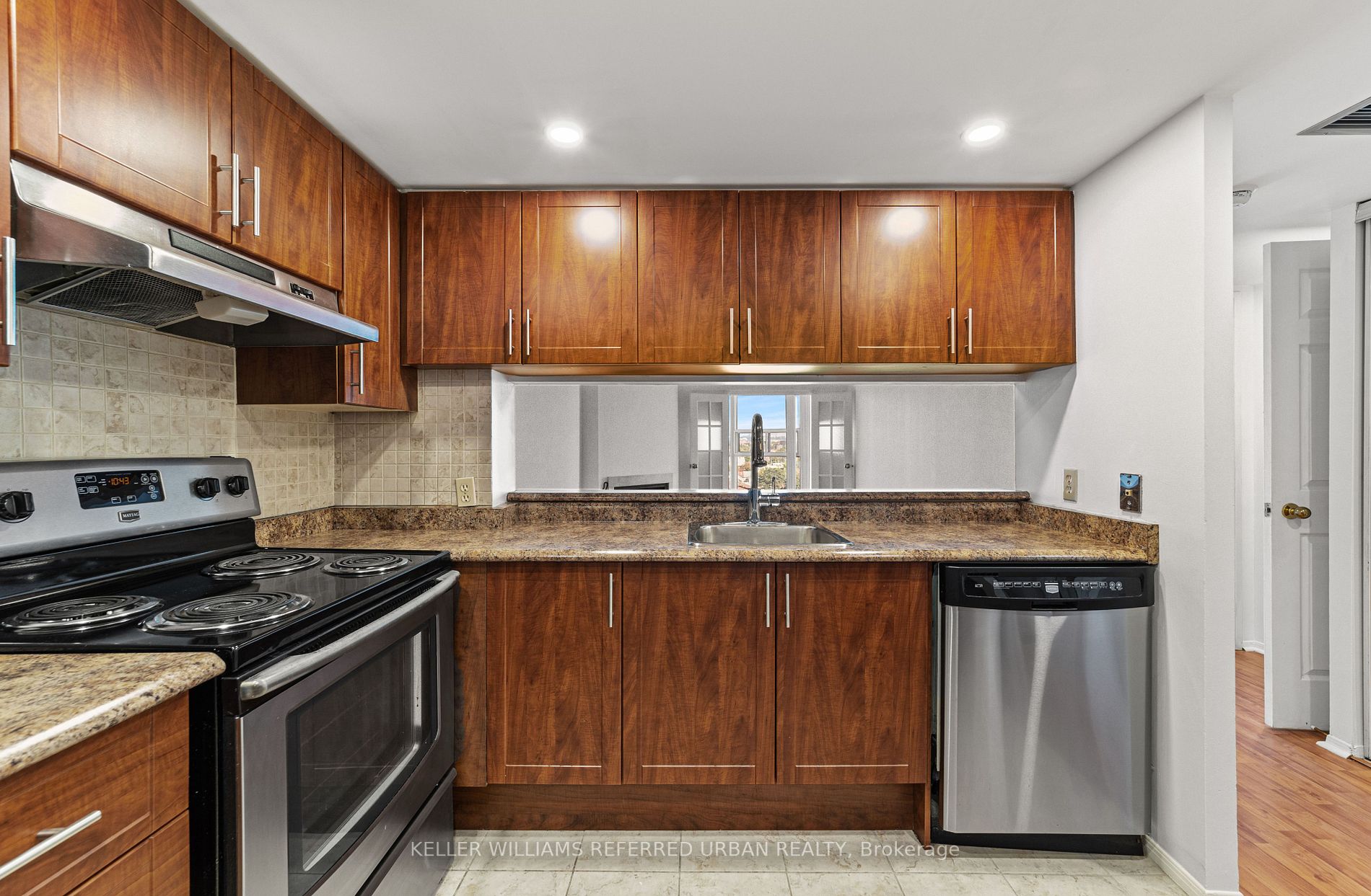 725 King St W, #1107